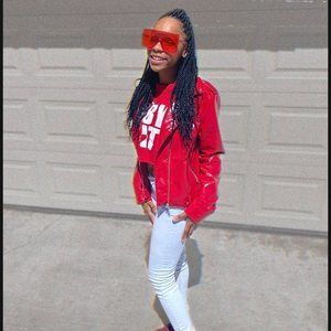 Meet your Posher, Danielle